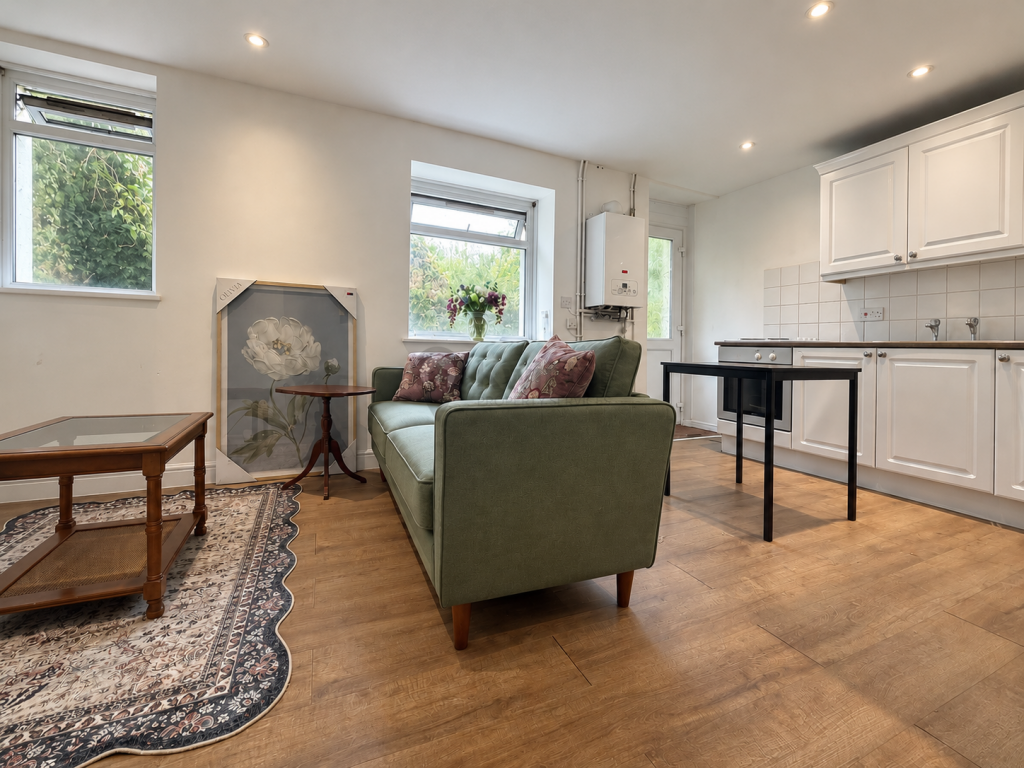 1 bed 1st Floor Flat for rent in Pontypridd. From Kwiklet Property Services - Treforest 1 bed 1st Floor Flat for rent in Pontypridd. From Kwiklet Property Services - Treforest