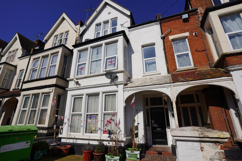 4 bed Not Specified for rent in Southend-on-Sea. From 1st Call Sales & Lettings - Southend 4 bed Not Specified for rent in Southend-on-Sea. From 1st Call Sales & Lettings - Southend