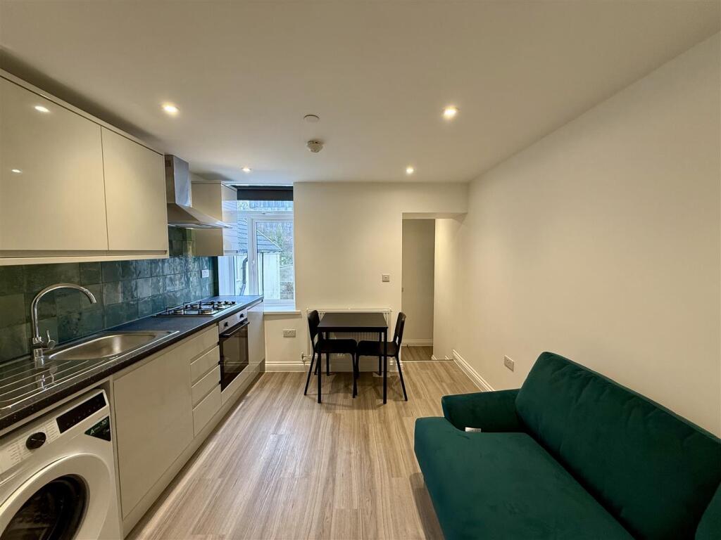 2 bed 1st Floor Flat for rent in Cardiff. From Keylet - Cathays