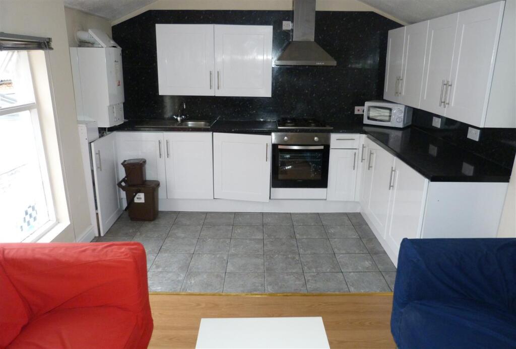 3 bed 1st Floor Flat for rent in Cardiff. From Keylet - Cathays
