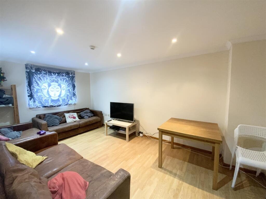 7 bed Detached for rent in Cardiff. From Keylet - Cathays