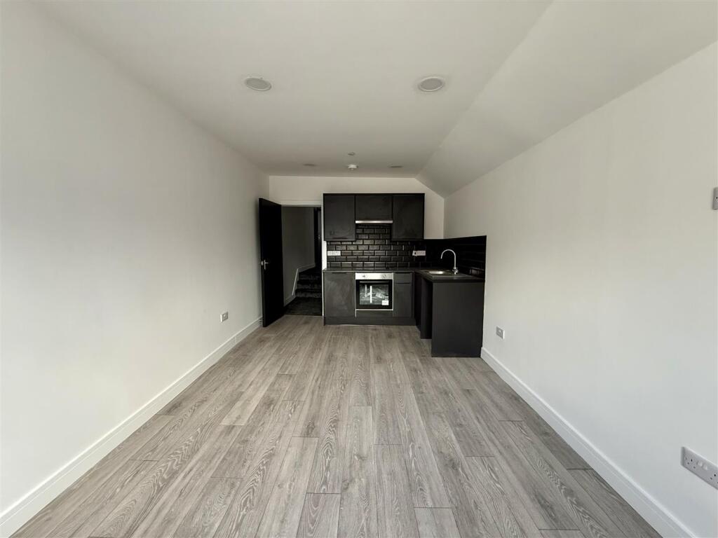 2 bed 1st Floor Flat for rent in Cardiff. From Keylet - Cathays