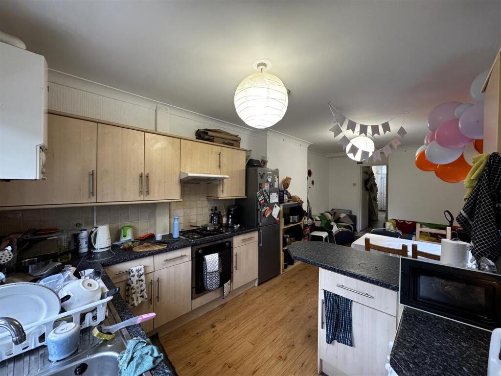 5 bed Detached for rent in Cardiff. From Keylet - Cathays