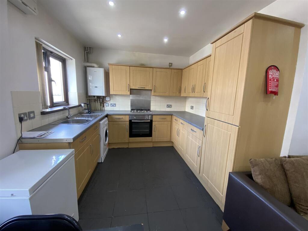 6 bed Detached for rent in Cardiff. From Keylet - Cathays
