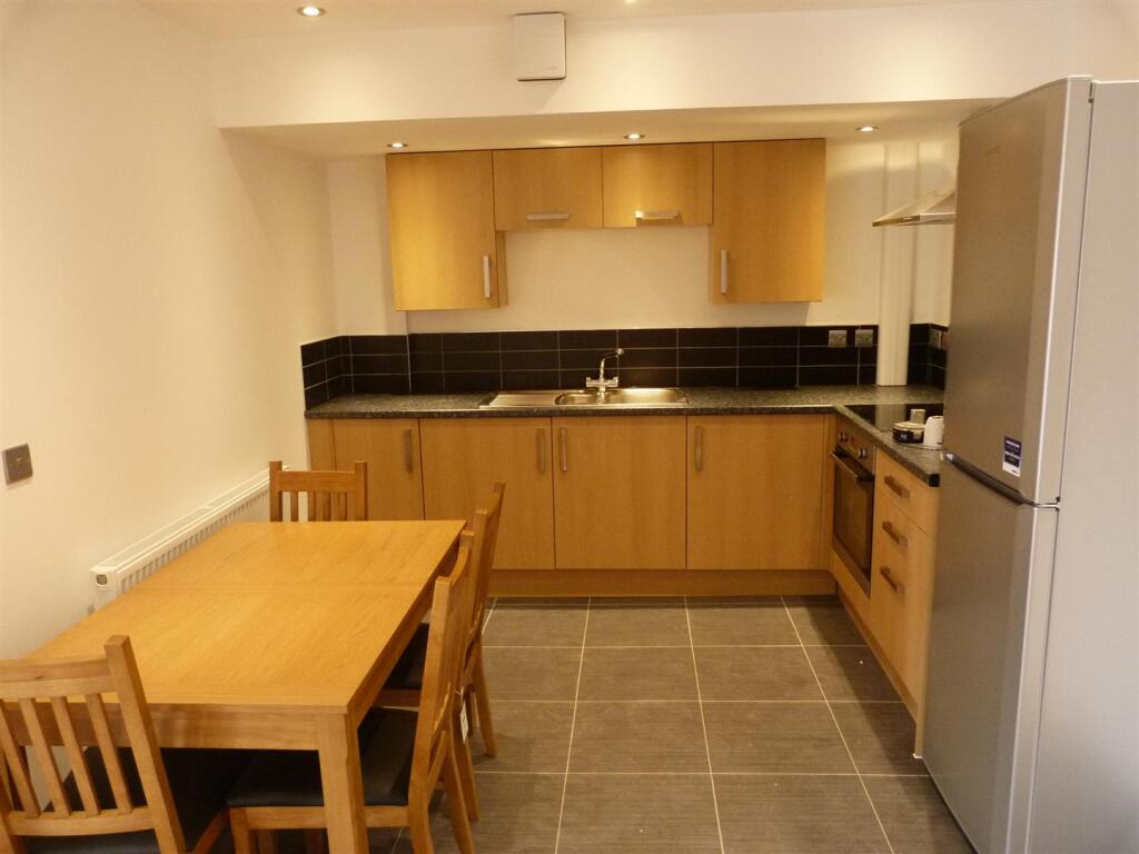 3 bed 1st Floor Flat for rent in Cardiff. From Keylet - Cathays