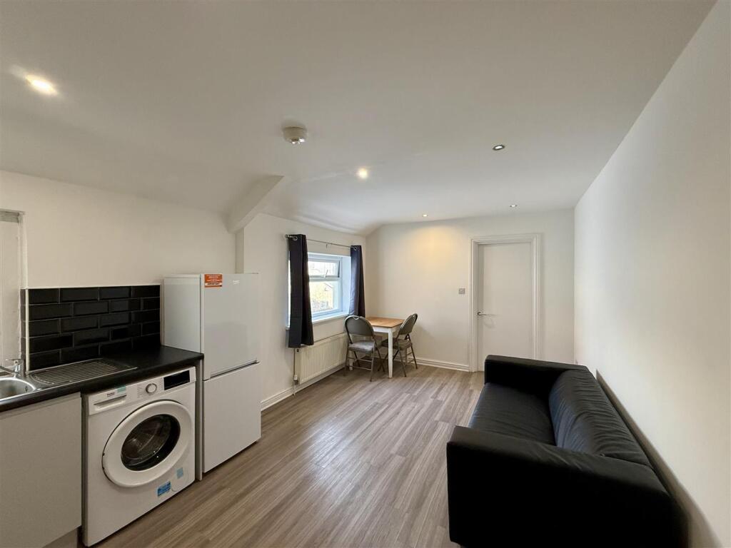 1 bed 1st Floor Flat for rent in Cardiff. From Keylet - Cathays