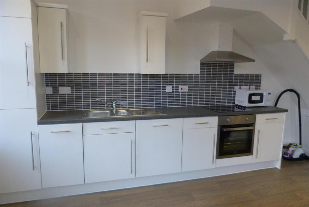 3 bed 1st Floor Flat for rent in Cardiff. From Keylet - Cathays