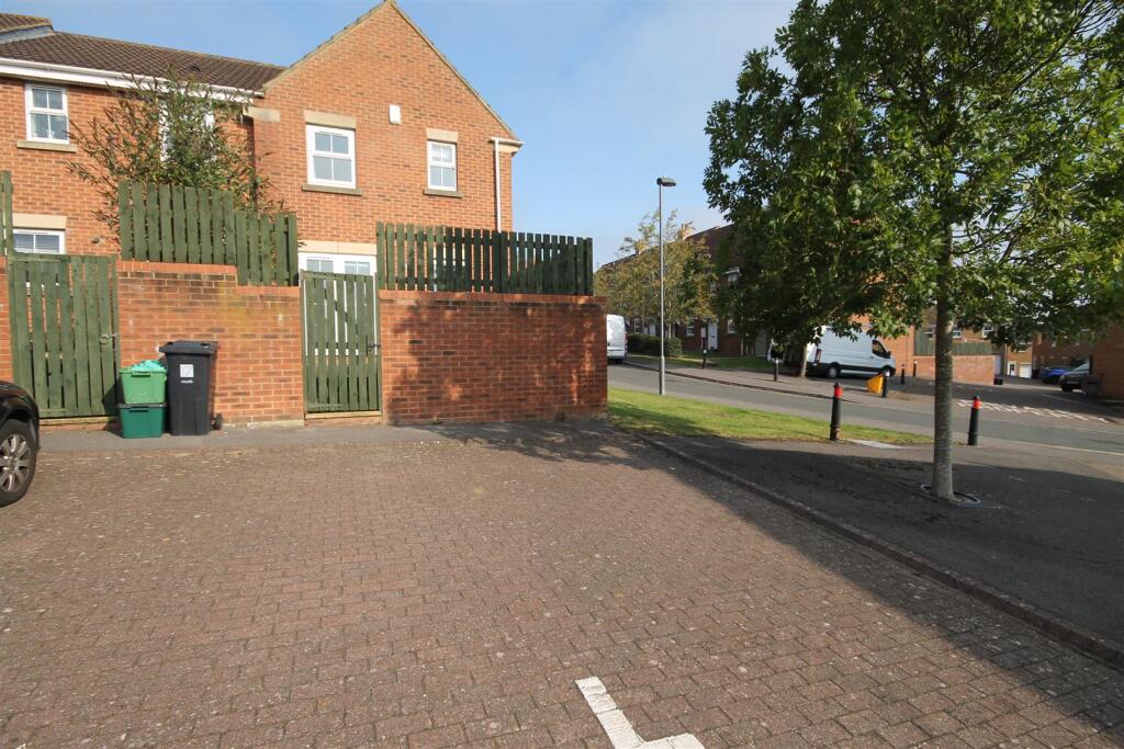 2 bed End of Terrace for rent in Broomhill. From M Coleman Estate Agents - Downend 2 bed End of Terrace for rent in Broomhill. From M Coleman Estate Agents - Downend