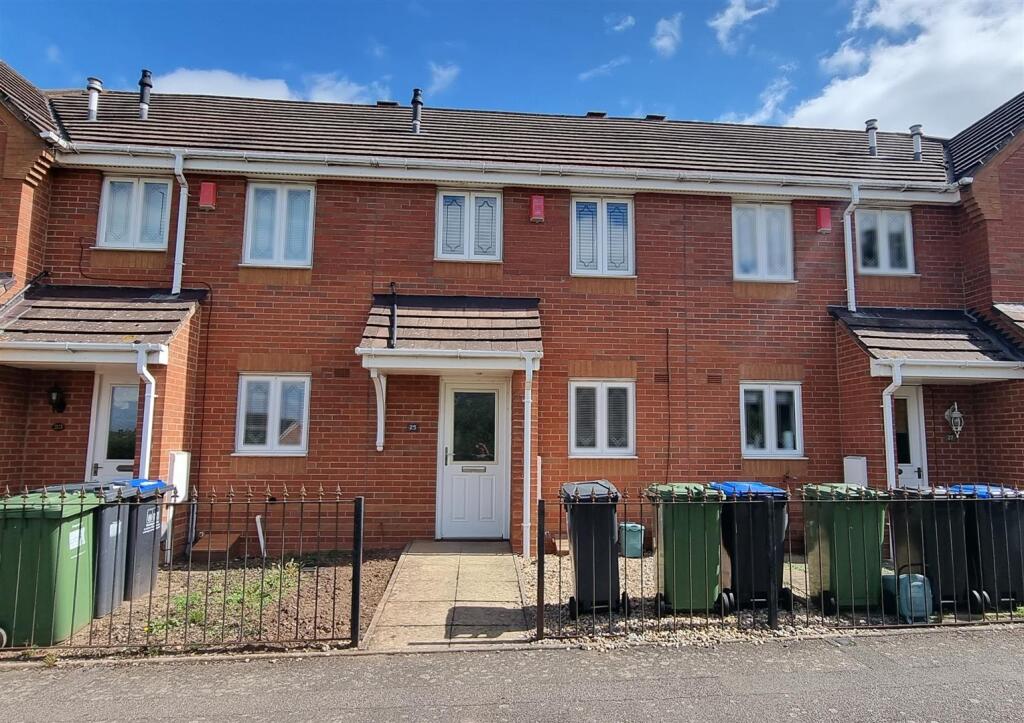 2 bed Mid Terraced House for rent in Warwick. From Fine Homes - Leamington Spa 2 bed Mid Terraced House for rent in Warwick. From Fine Homes - Leamington Spa