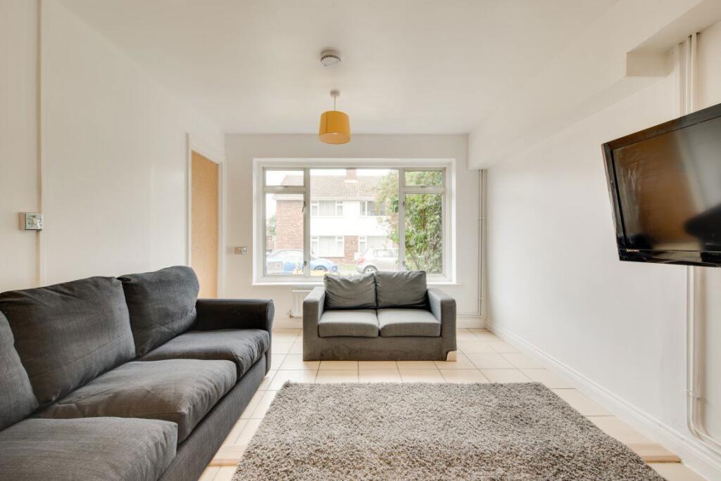 5 bed Detached for rent in Canterbury. From Leydon Lettings