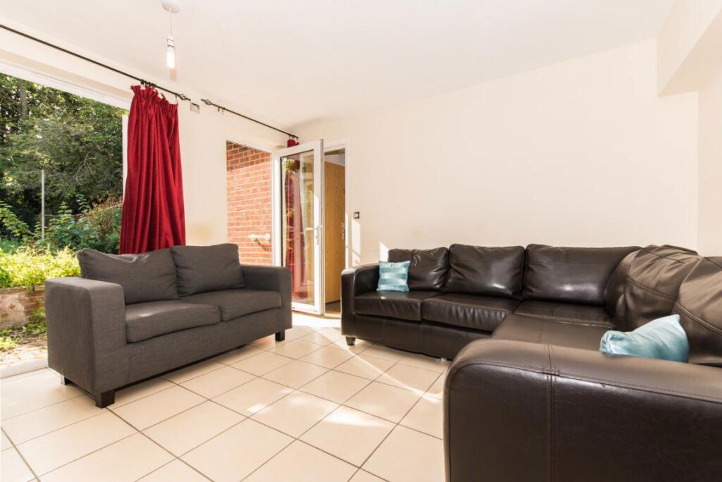 6 bed Detached for rent in Canterbury. From Leydon Lettings