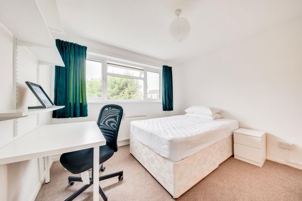5 bed Detached for rent in Canterbury. From Leydon Lettings 5 bed Detached for rent in Canterbury. From Leydon Lettings