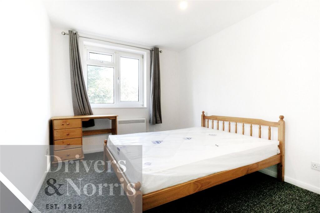 5 bed Annexe for rent in London. From Drivers & Norris - Islington - Sales