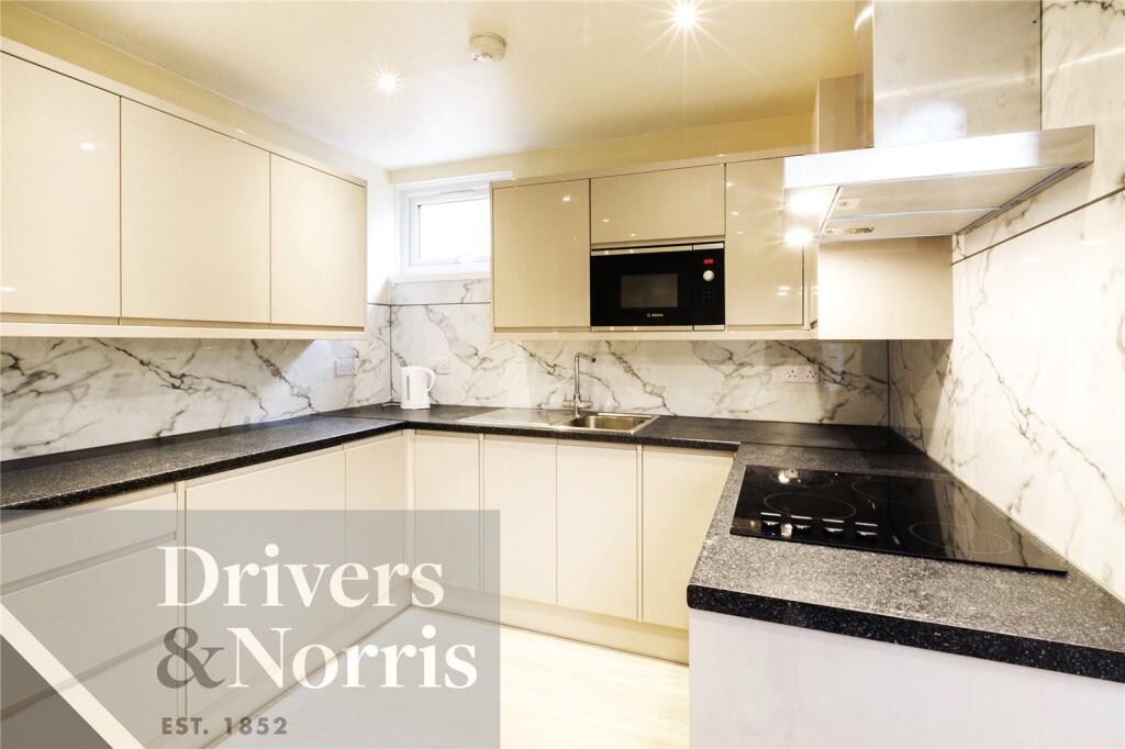 4 bed End of Terrace for rent in Islington. From Drivers & Norris - Islington - Sales