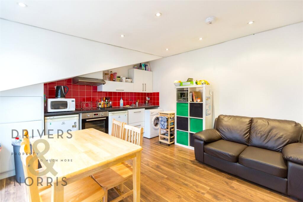 4 bed Apartment for rent in London. From Drivers & Norris - Islington - Sales