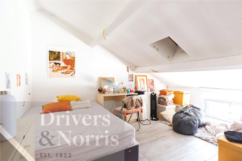 5 bed Apartment for rent in London. From Drivers & Norris - Islington - Sales