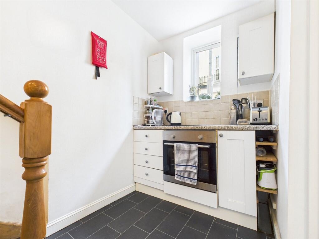 3 bed Apartment for rent in Brighton and Hove. From Harringtons Lettings - Hove 3 bed Apartment for rent in Brighton and Hove. From Harringtons Lettings - Hove