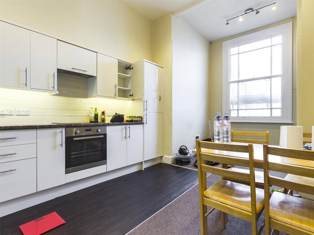 4 bed Apartment for rent in Brighton and Hove. From Harringtons Lettings - Hove