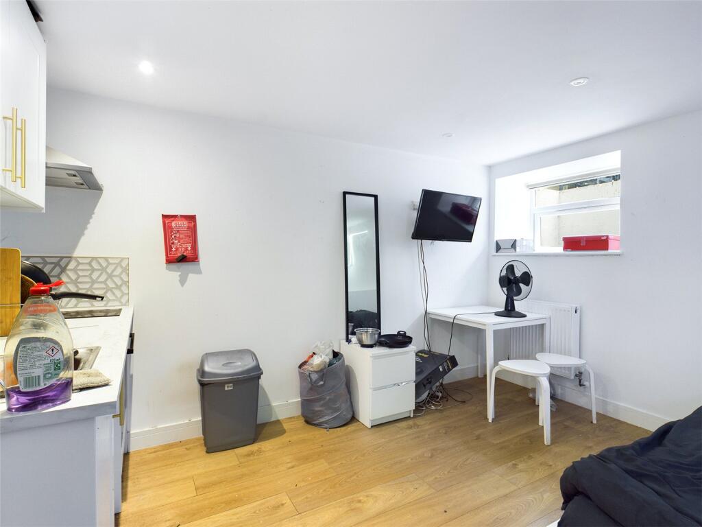 0 bed Studio for rent in Brighton and Hove. From Harringtons Lettings - Hove