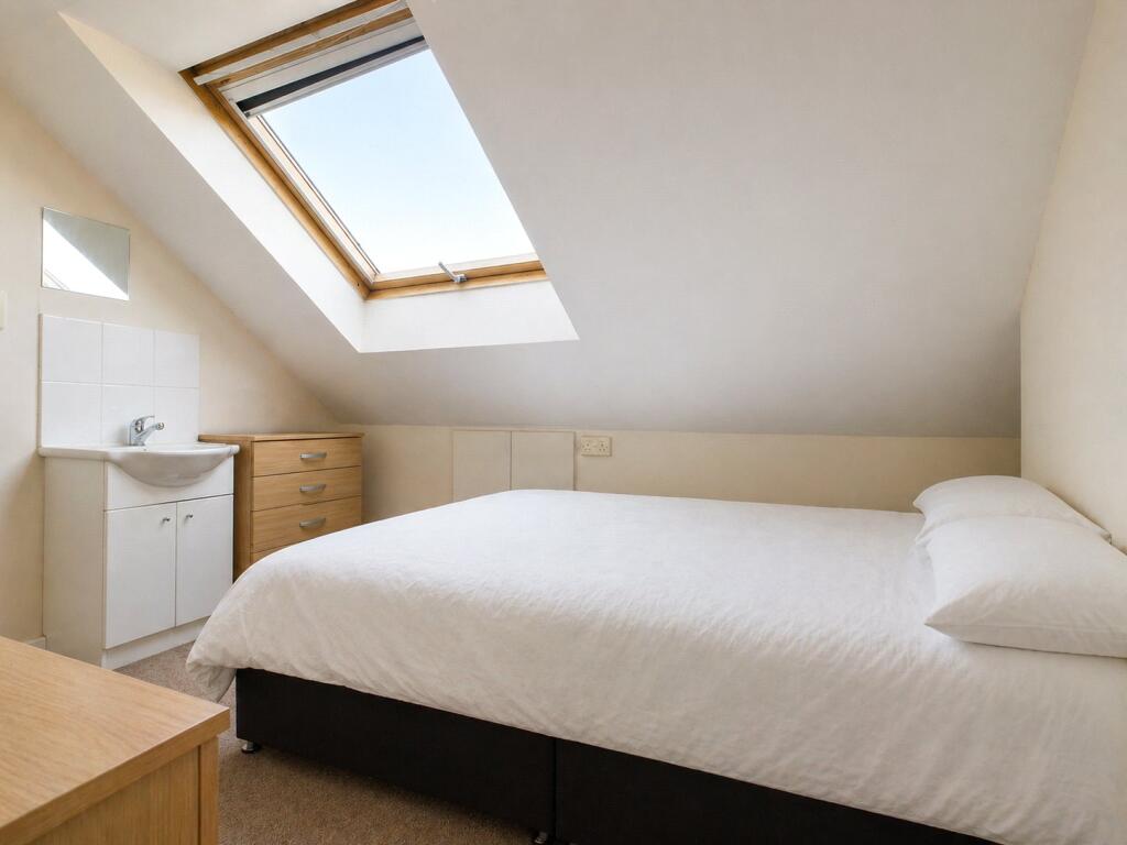 1 bed Mid Terraced House for rent in Brighton and Hove. From Harringtons Lettings - Hove