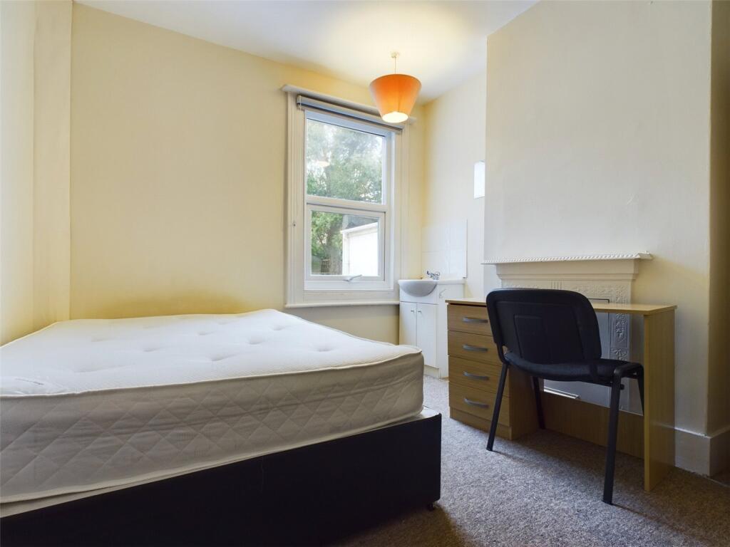 1 bed Mid Terraced House for rent in Brighton and Hove. From Harringtons Lettings - Hove 1 bed Mid Terraced House for rent in Brighton and Hove. From Harringtons Lettings - Hove