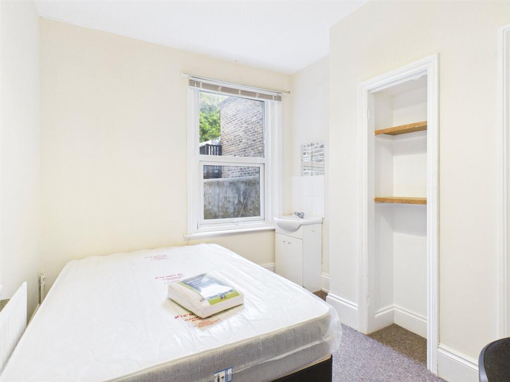 7 bed Mid Terraced House for rent in Brighton and Hove. From Harringtons Lettings - Hove