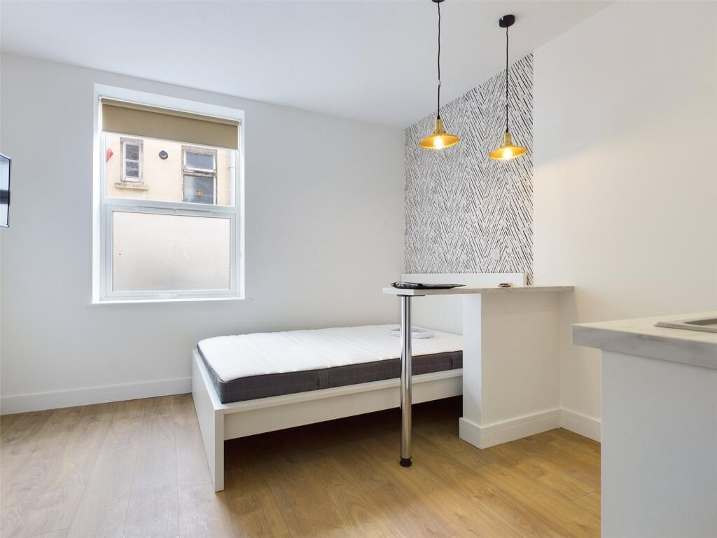 4 bed Apartment for rent in Brighton and Hove. From Harringtons Lettings - Hove