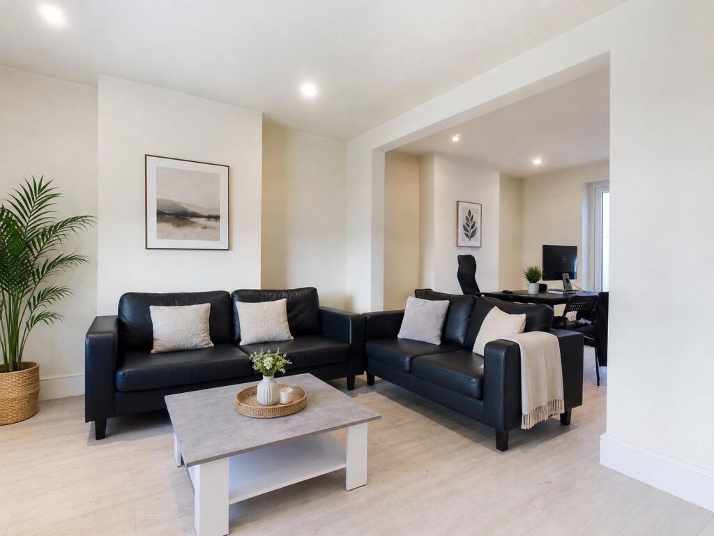 2 bed Mid Terraced House for rent in Brighton and Hove. From Harringtons Lettings - Hove
