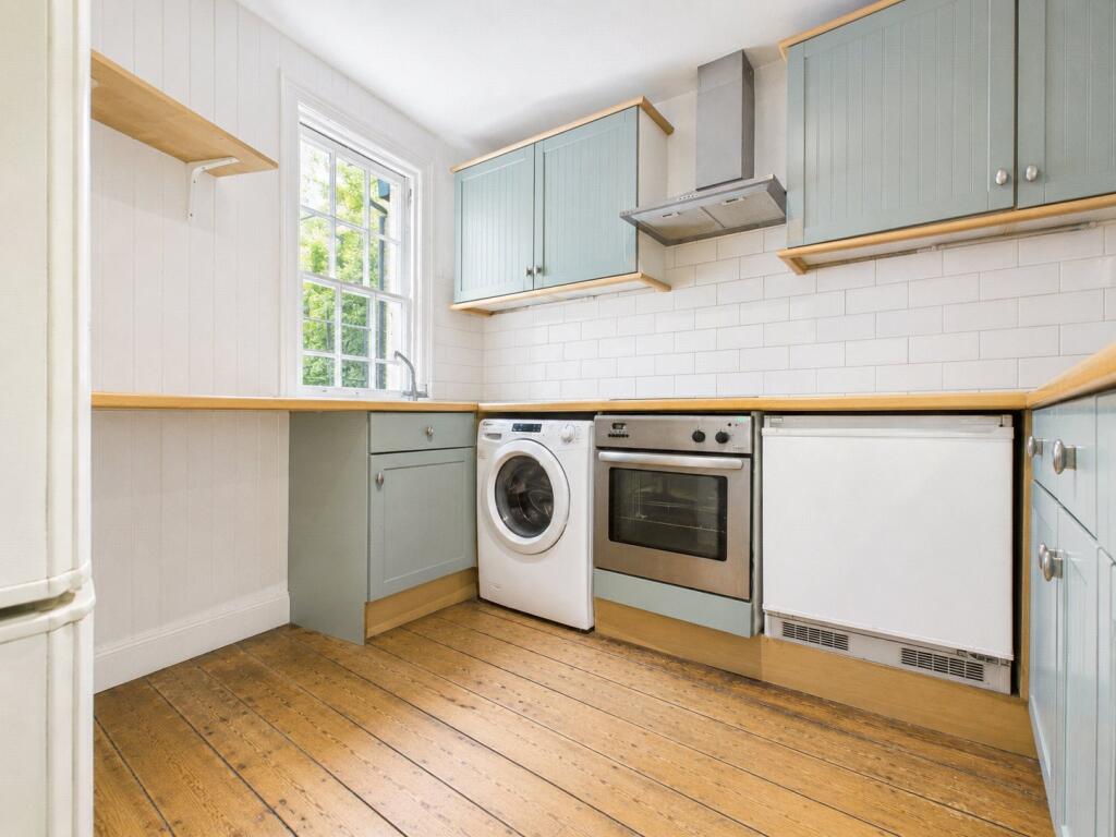 4 bed Apartment for rent in Brighton and Hove. From Harringtons Lettings - Hove 4 bed Apartment for rent in Brighton and Hove. From Harringtons Lettings - Hove