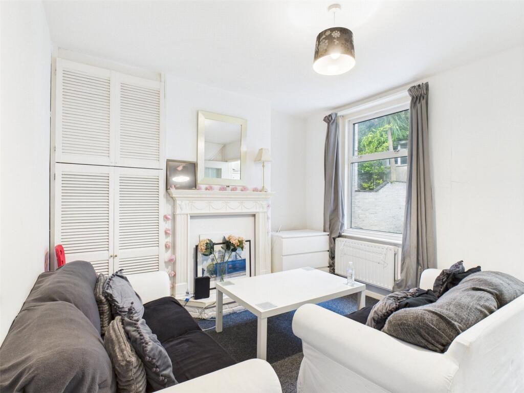 4 bed Mid Terraced House for rent in Brighton and Hove. From Harringtons Lettings - Hove