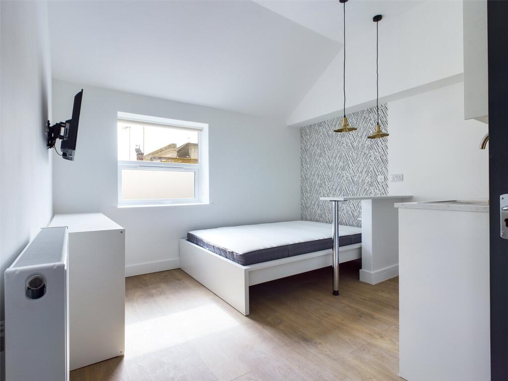 4 bed Apartment for rent in Brighton and Hove. From Harringtons Lettings - Hove 4 bed Apartment for rent in Brighton and Hove. From Harringtons Lettings - Hove