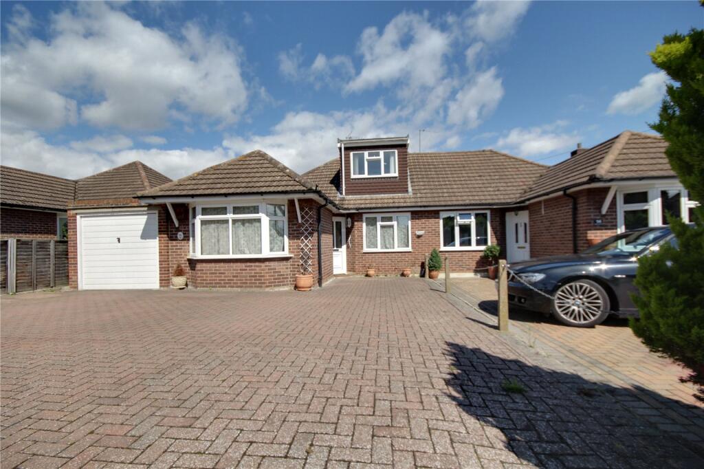 3 bed Bungalow for rent in Egham. From Hodders - Chertsey