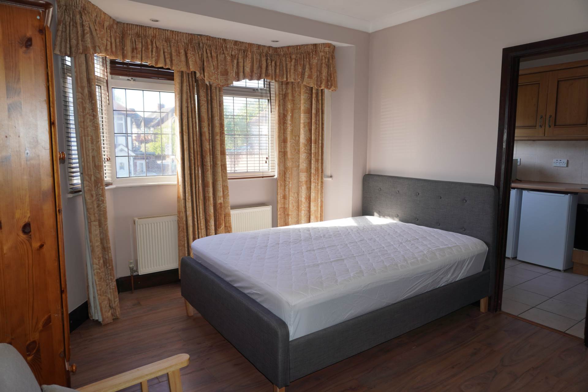 0 bed Studio for rent in Acton. From Sutherland Estates