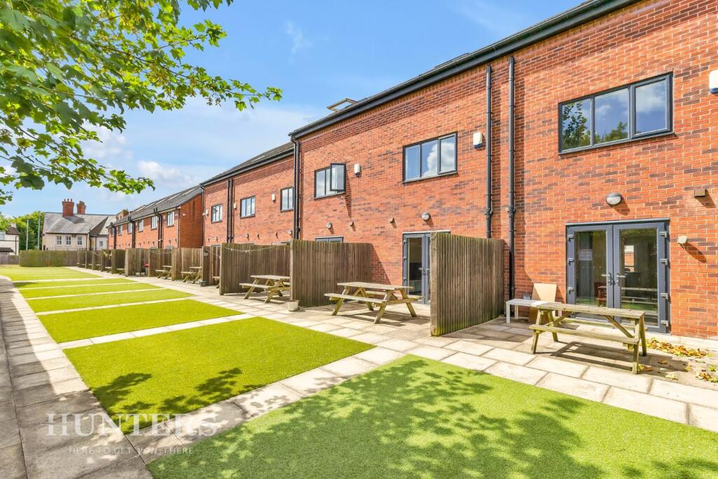 4 bed Town House for rent in Manchester. From Hunters - Oldham
