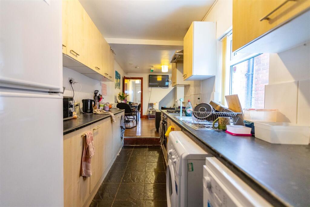 5 bed Detached for rent in Birmingham. From Oakmans Estate Agents - Student Lettings 5 bed Detached for rent in Birmingham. From Oakmans Estate Agents - Student Lettings
