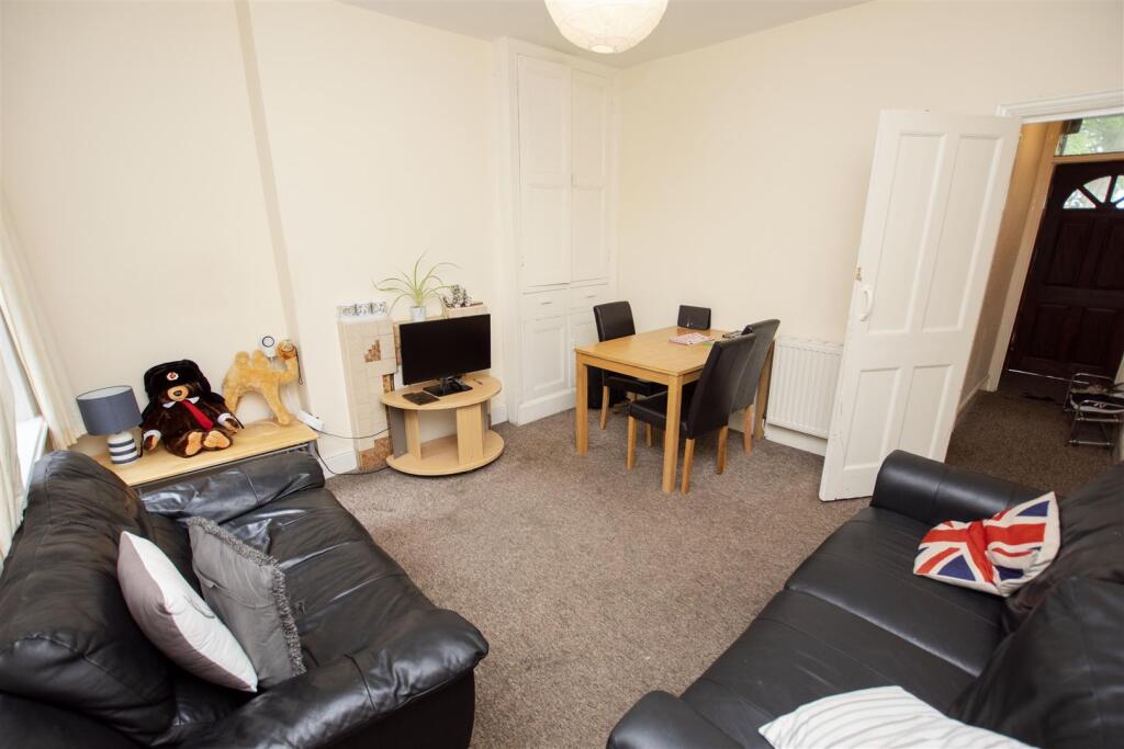 3 bed Detached for rent in Birmingham. From Oakmans Estate Agents - Student Lettings
