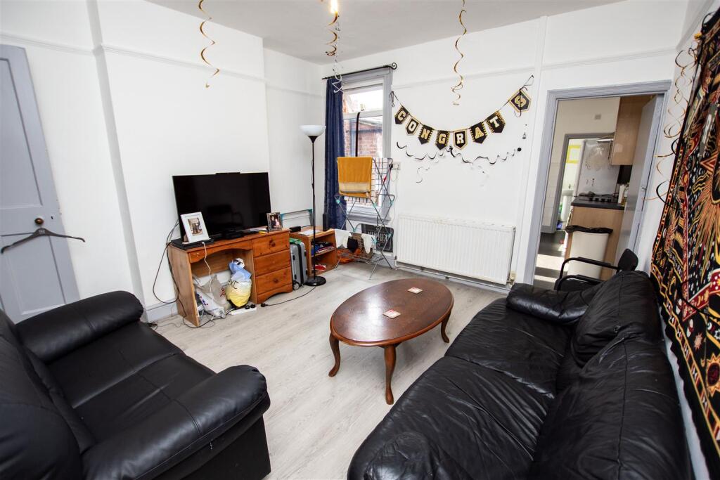 4 bed Detached for rent in Birmingham. From Oakmans Estate Agents - Student Lettings