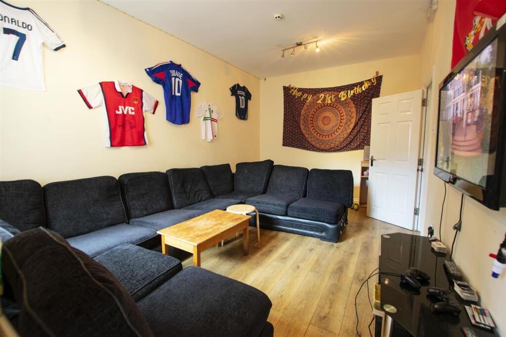 7 bed Detached for rent in Birmingham. From Oakmans Estate Agents - Student Lettings