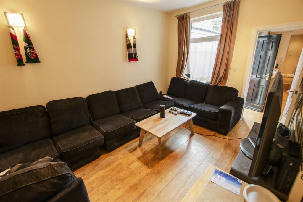 8 bed Detached for rent in Birmingham. From Oakmans Estate Agents - Student Lettings 8 bed Detached for rent in Birmingham. From Oakmans Estate Agents - Student Lettings