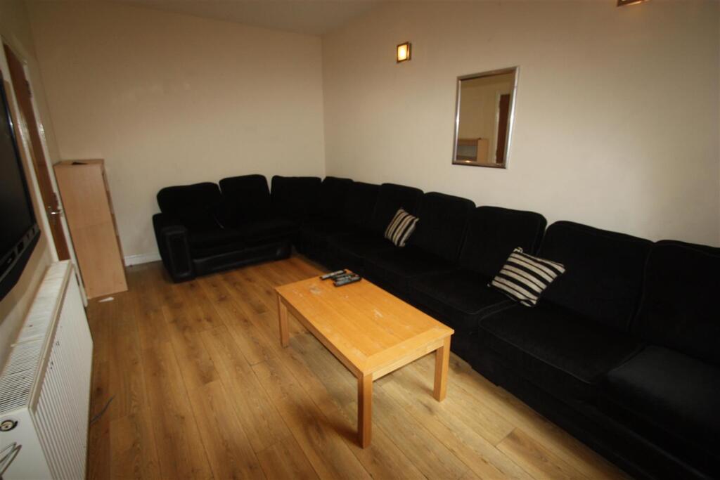 8 bed Detached for rent in Birmingham. From Oakmans Estate Agents - Student Lettings 8 bed Detached for rent in Birmingham. From Oakmans Estate Agents - Student Lettings