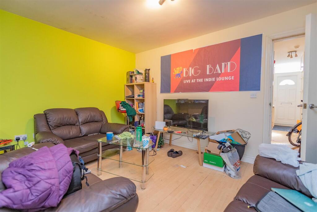 6 bed Detached for rent in Birmingham. From Oakmans Estate Agents - Student Lettings