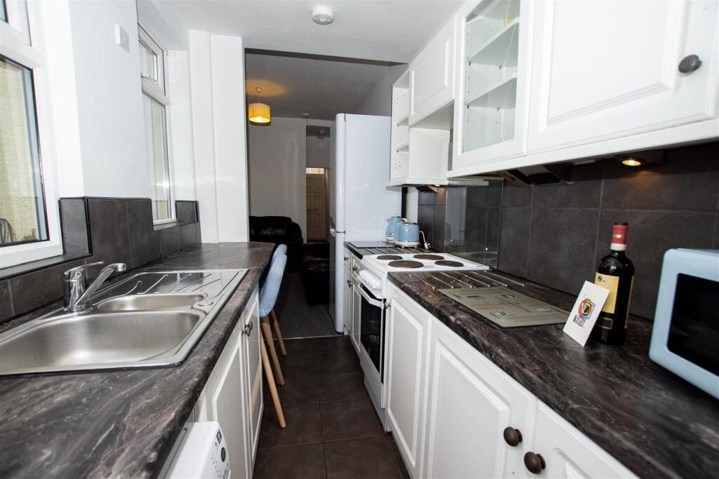 3 bed Detached for rent in Birmingham. From Oakmans Estate Agents - Student Lettings