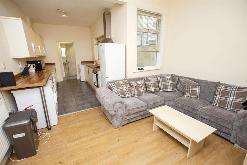6 bed Detached for rent in Birmingham. From Oakmans Estate Agents - Student Lettings