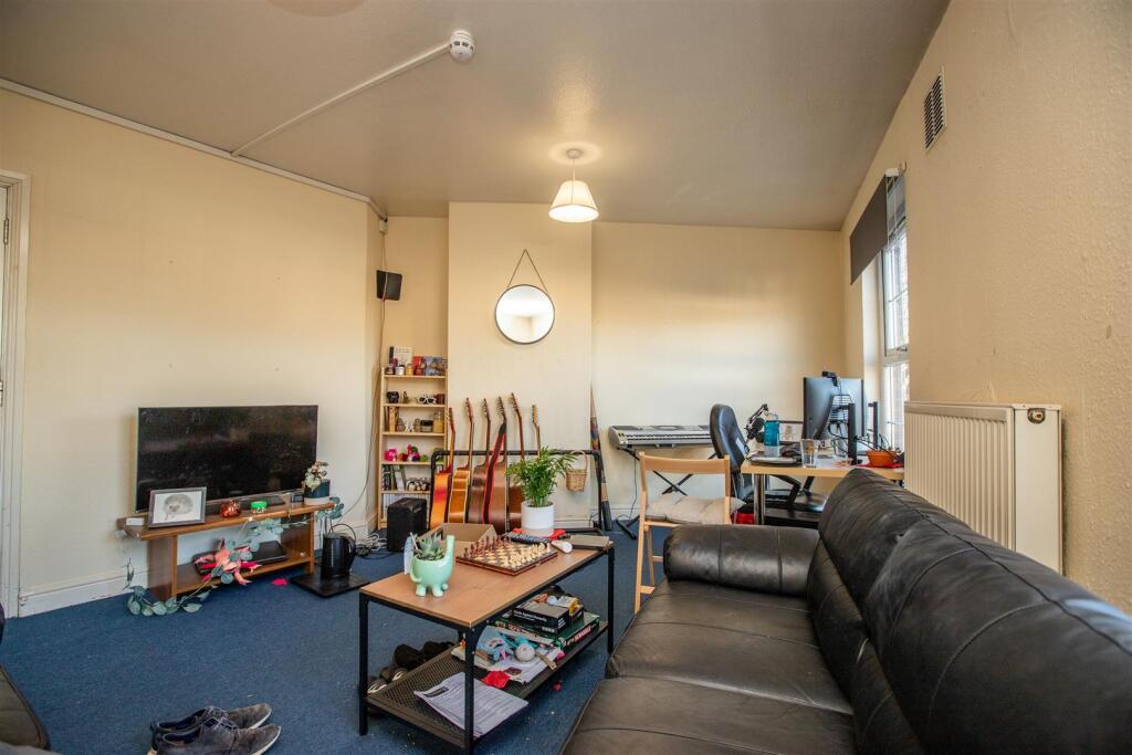 3 bed Apartment for rent in Birmingham. From Oakmans Estate Agents - Student Lettings