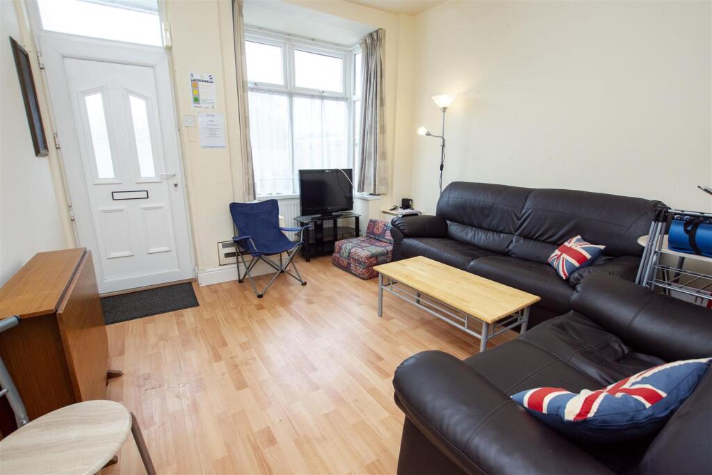 5 bed Detached for rent in Birmingham. From Oakmans Estate Agents - Student Lettings