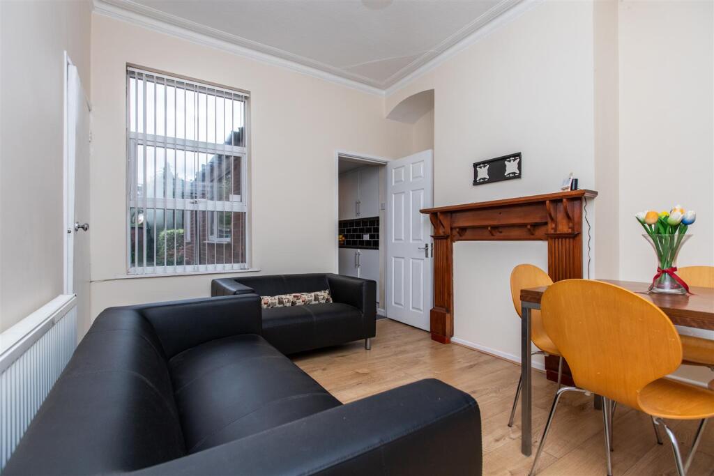 5 bed Detached for rent in Birmingham. From Oakmans Estate Agents - Student Lettings