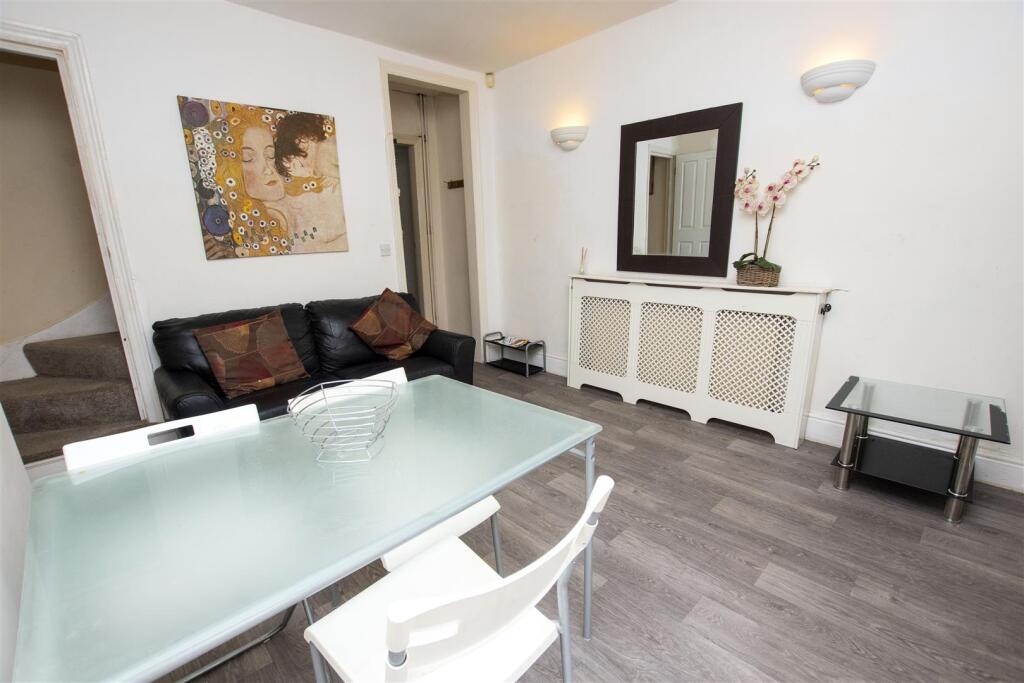 4 bed Detached for rent in Birmingham. From Oakmans Estate Agents - Student Lettings