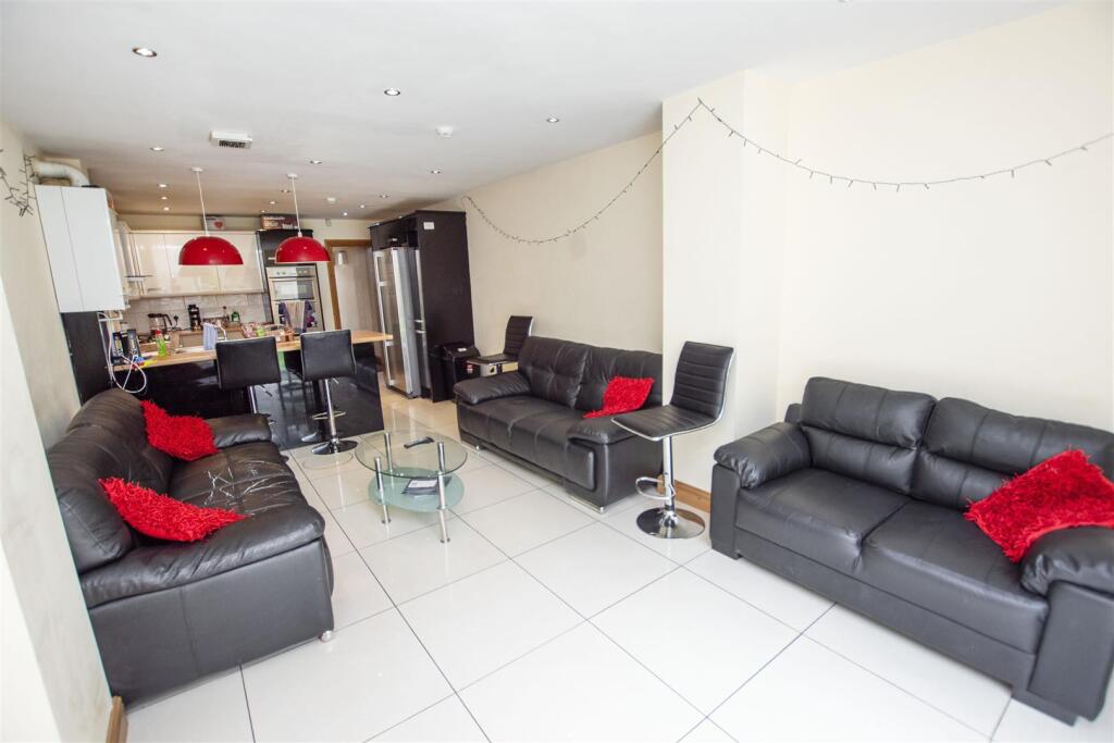 6 bed Detached for rent in Birmingham. From Oakmans Estate Agents - Student Lettings 6 bed Detached for rent in Birmingham. From Oakmans Estate Agents - Student Lettings