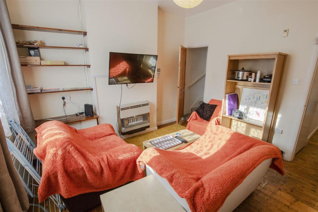 3 bed Detached for rent in Birmingham. From Oakmans Estate Agents - Student Lettings