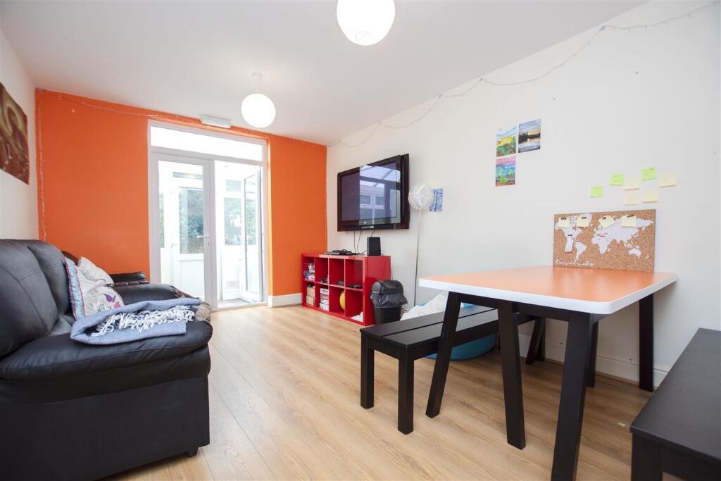 6 bed Detached for rent in Birmingham. From Oakmans Estate Agents - Student Lettings